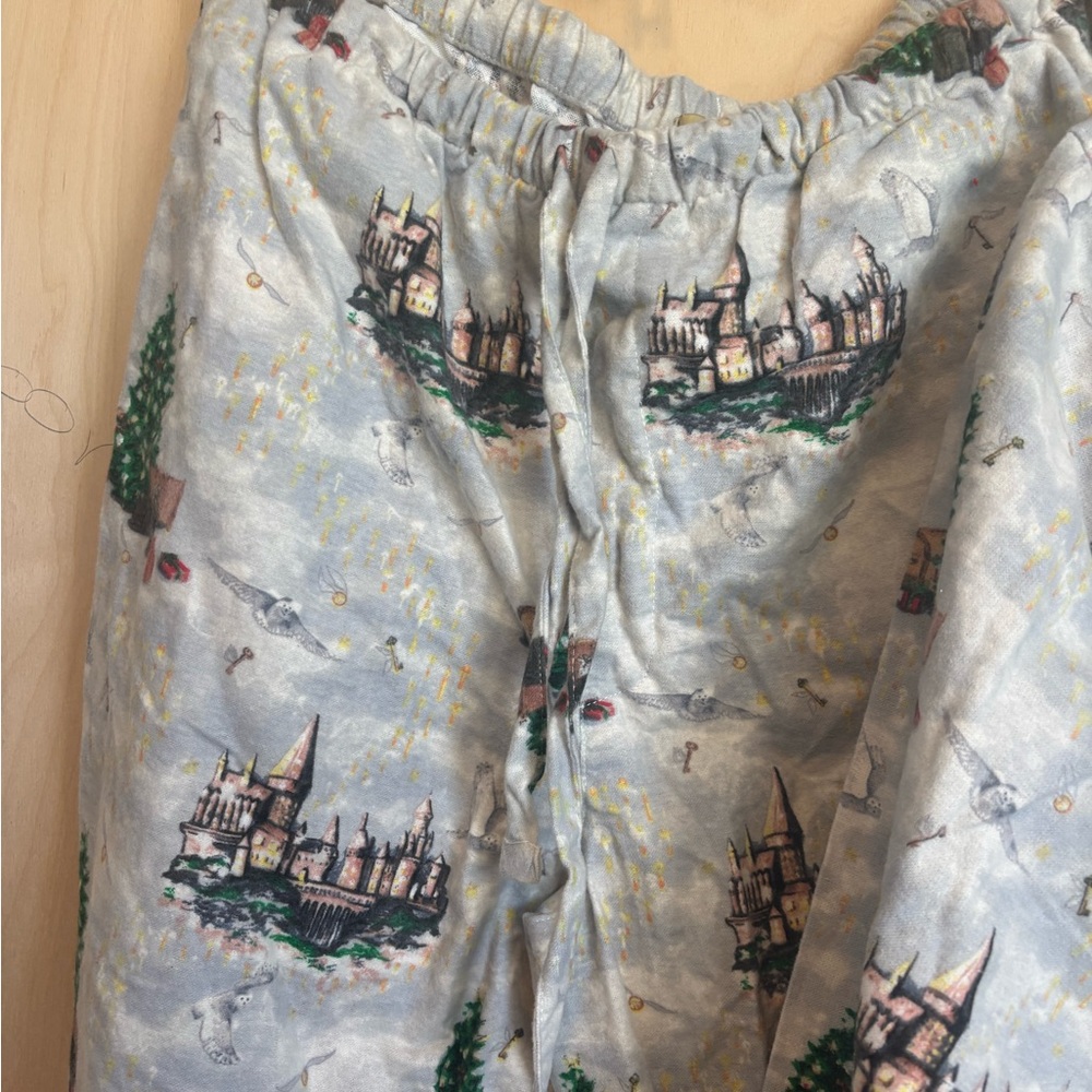 Pottery Barn Teen Harry Potter™ Hogwarts™ Christmas Organic Flannel Pajama Set - Picture 5 of 6